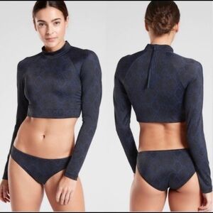 NWT Athleta Cropped Rashguard, Snakeskin, Zipper Pull In Back, Blue/Black, XL